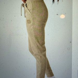 Alo Yoga Muse Sweatpants - like NEW